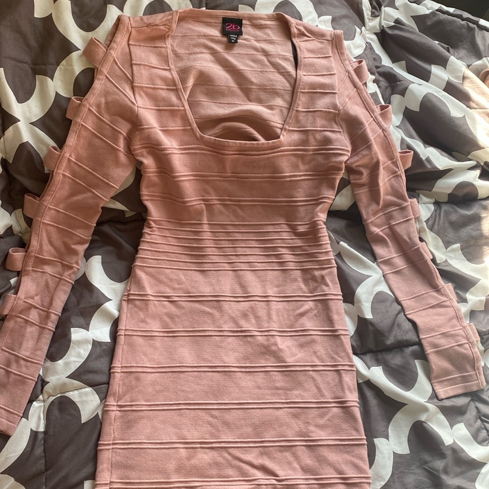 2b Bebe light pink cutout dress. Size: M